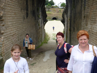 Anfiteatro romano de Saintes en familia